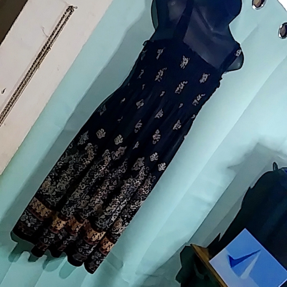 UNIQUE DRESS - Picture 6 of 8